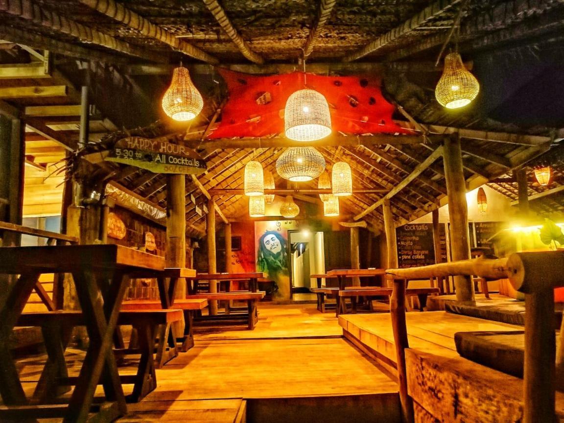 Backpack Beach Hostel & Reggae Bar Bussa 外观 照片