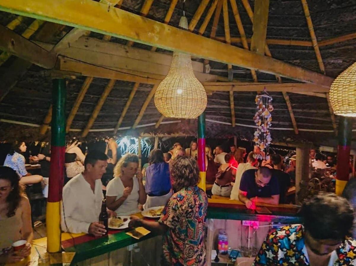 Backpack Beach Hostel & Reggae Bar Bussa 外观 照片