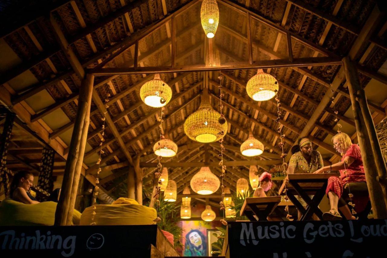 Backpack Beach Hostel & Reggae Bar Bussa 外观 照片