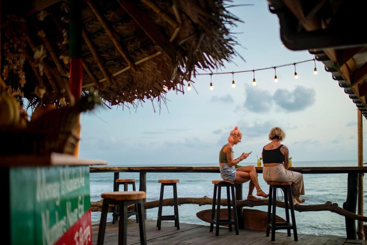 Backpack Beach Hostel & Reggae Bar Bussa 外观 照片