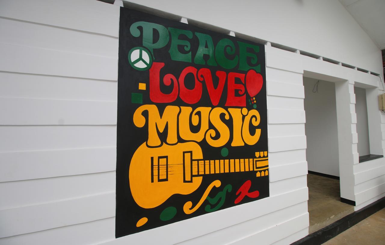 Backpack Beach Hostel & Reggae Bar Bussa 外观 照片